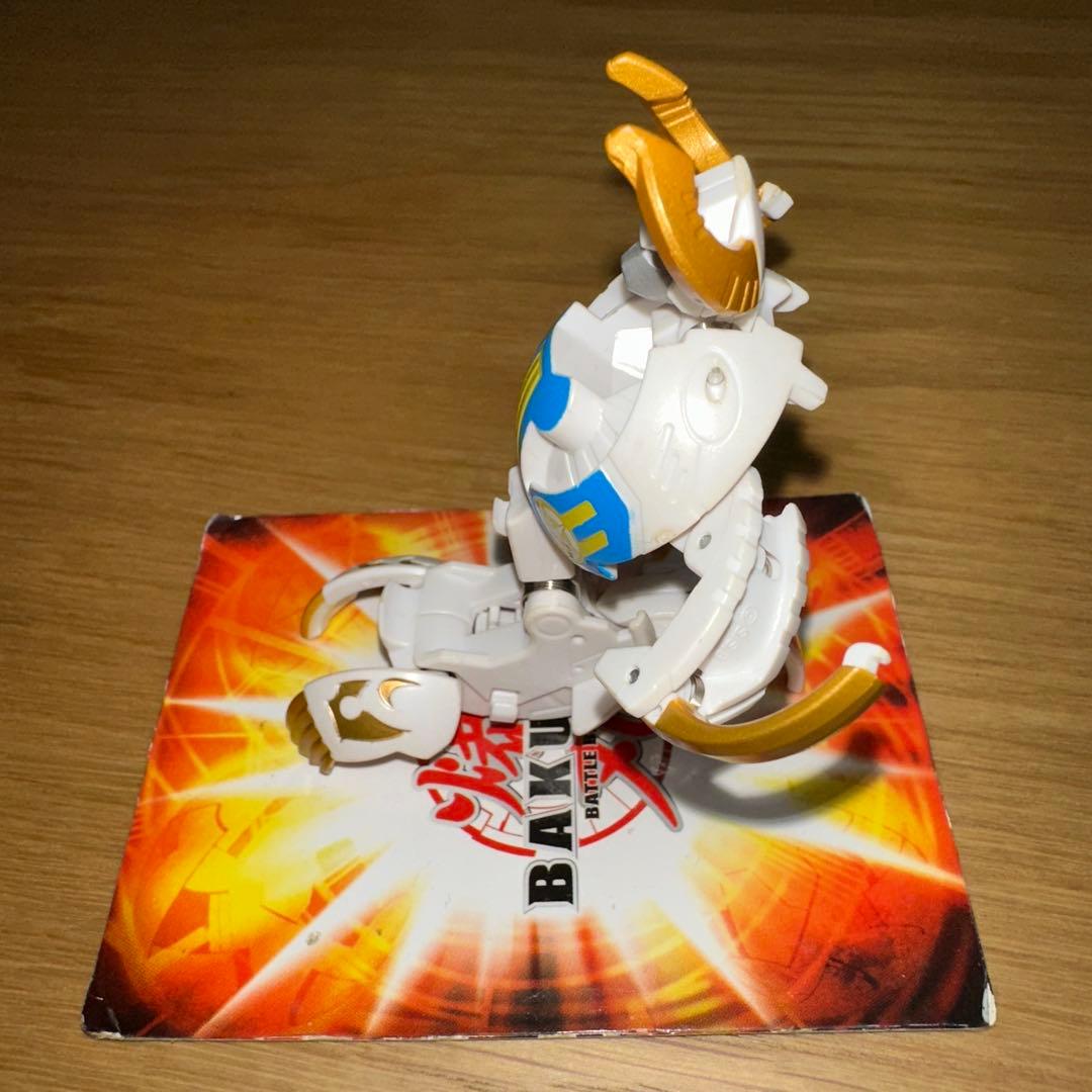 爆丸　巨タウレス　白　レア