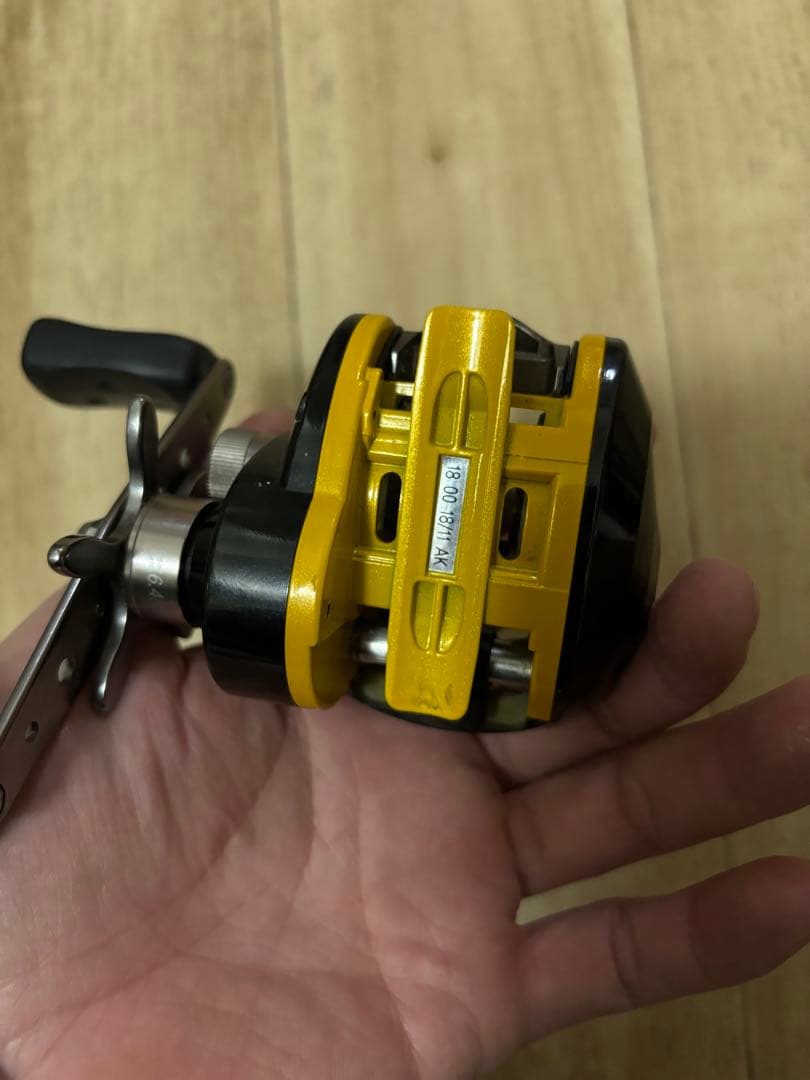 ABU garcia revoR20 スタイル ベイトリール ブラック/イエロー