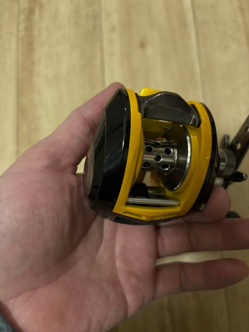 ABU garcia revoR20 スタイル ベイトリール ブラック/イエロー