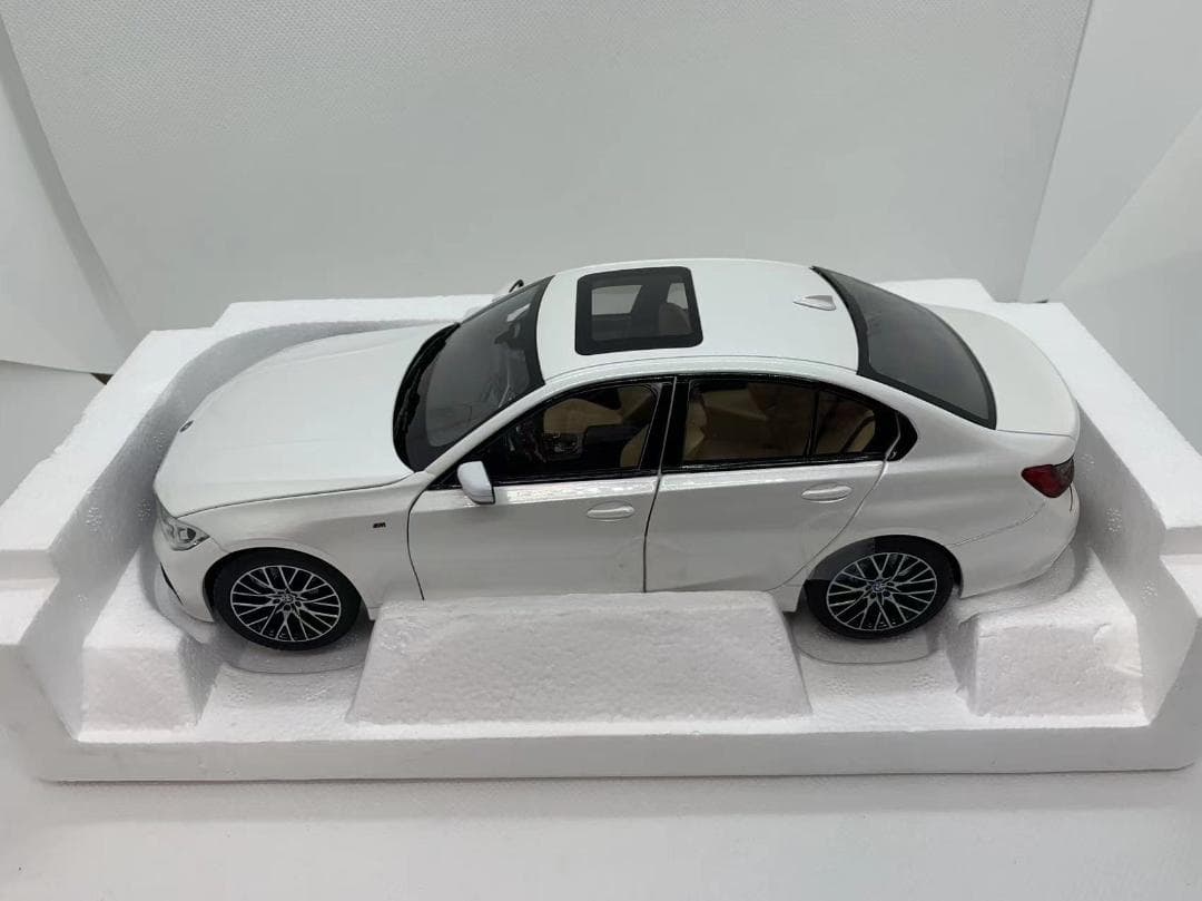 201-001 ノレブ 1/18  330i 2019 White