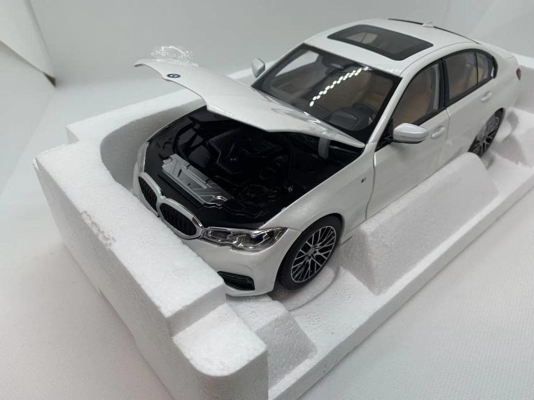 201-001 ノレブ 1/18  330i 2019 White