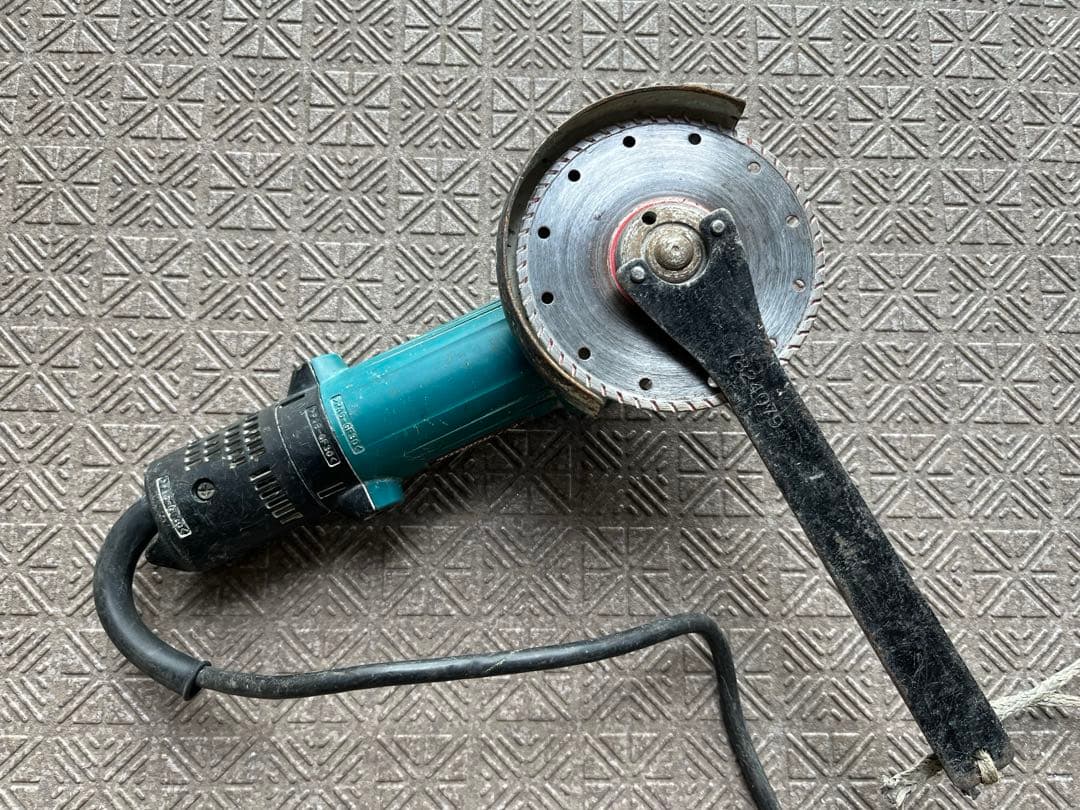 マキタ　125mm ディスクグラインダ　9535B 中古品