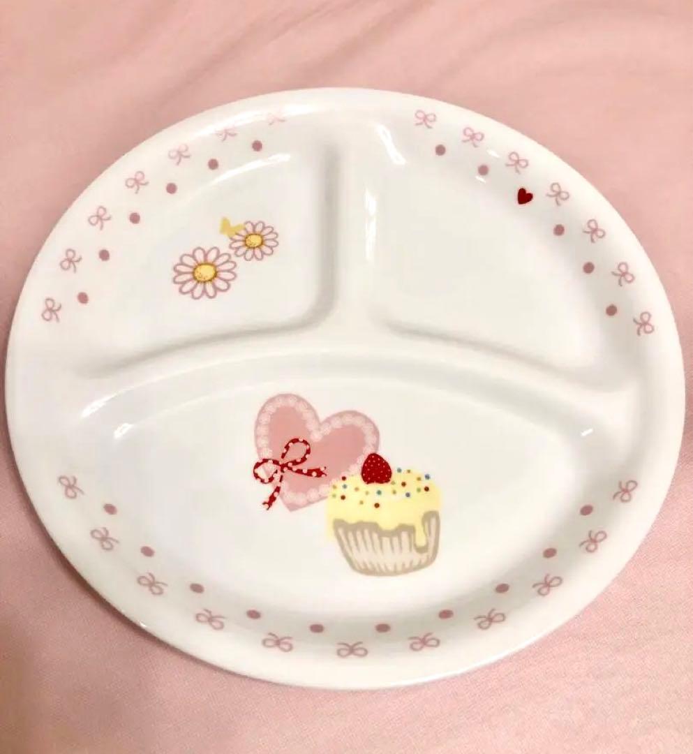 重なる！【コレール】のランチプレート、(大)・(小)４枚セット ハート・ケーキ柄