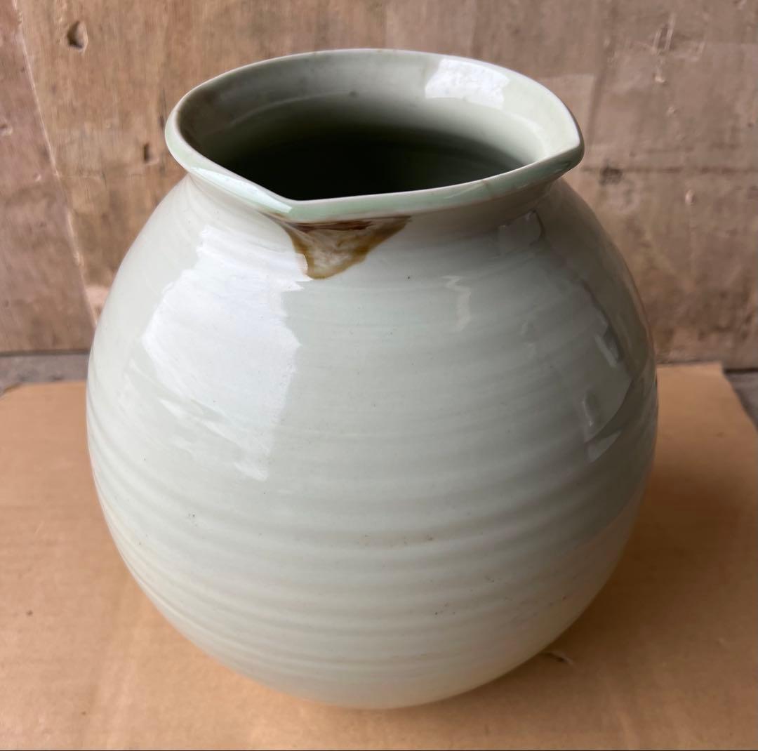 花と鳥の絵柄の陶器花瓶