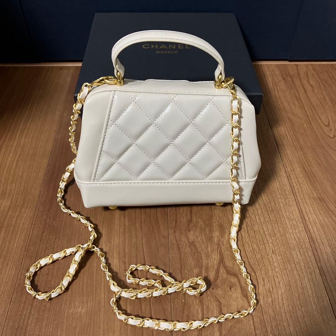 CHANEL メイクアップチェーンボストンバッグ　ホワイト