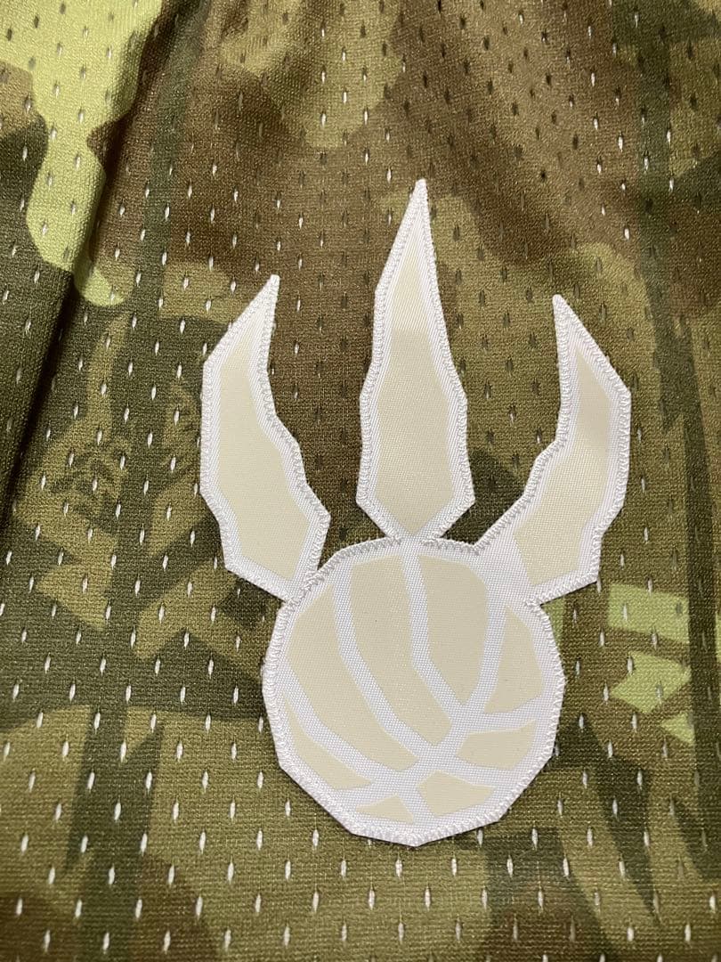 新品　NBA ラプターズ　ミッチェル&ネス　ショーツ　バスパン　カモフラ　迷彩