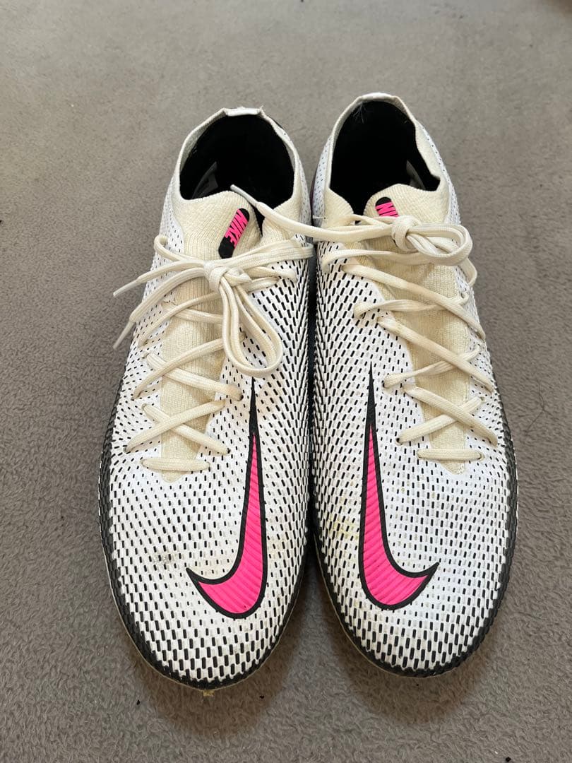 サッカースパイク　ナイキファントム　Nike Phantom ホワイト/ピンク