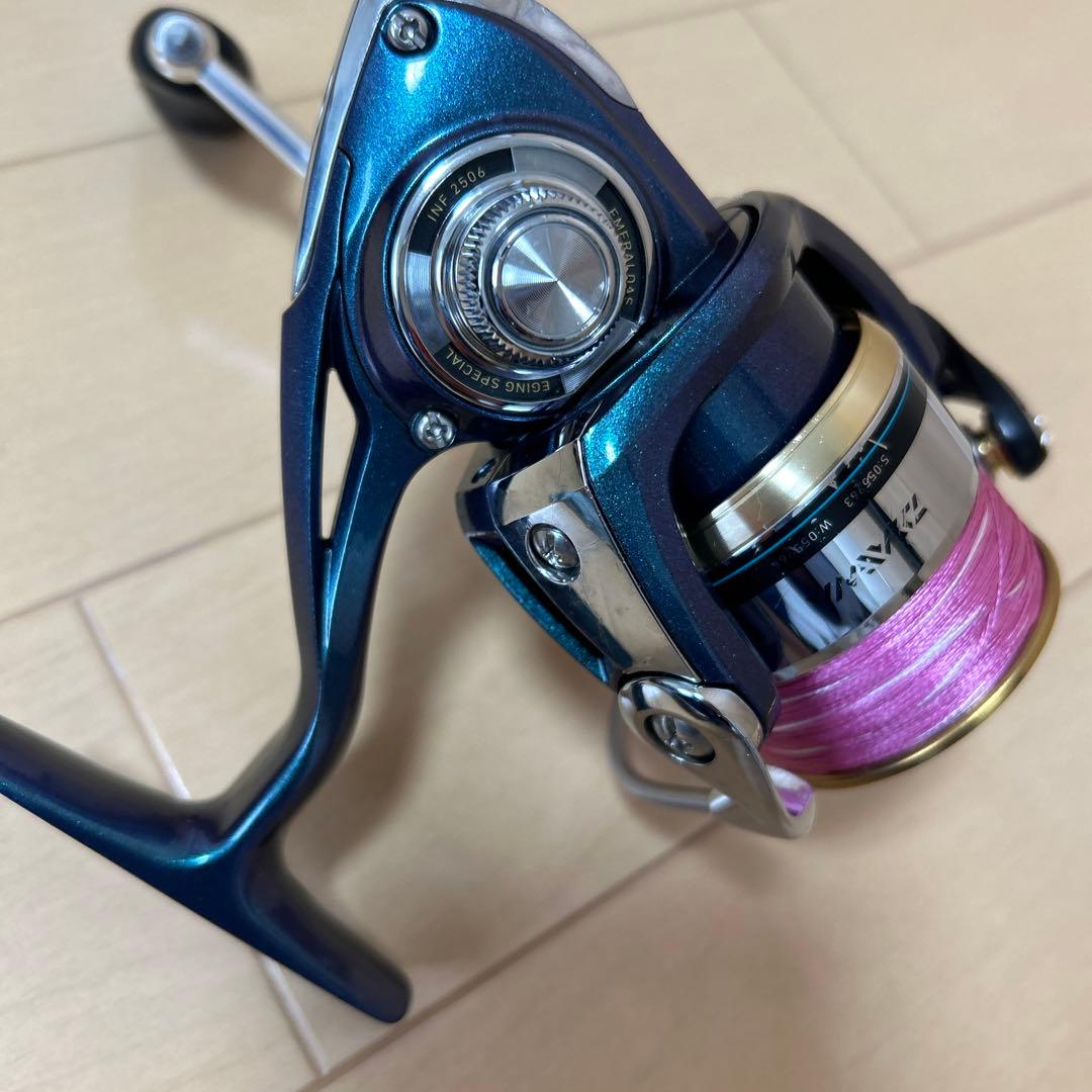 ダイワ　エメラルダス　INF-2506 スピニングリール　PEライン付き