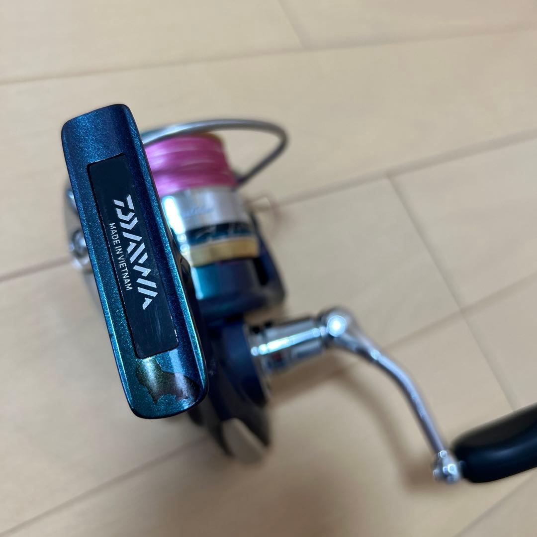 ダイワ　エメラルダス　INF-2506 スピニングリール　PEライン付き