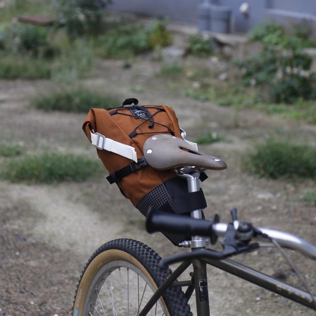RawLow Mountain Works サドルバッグ