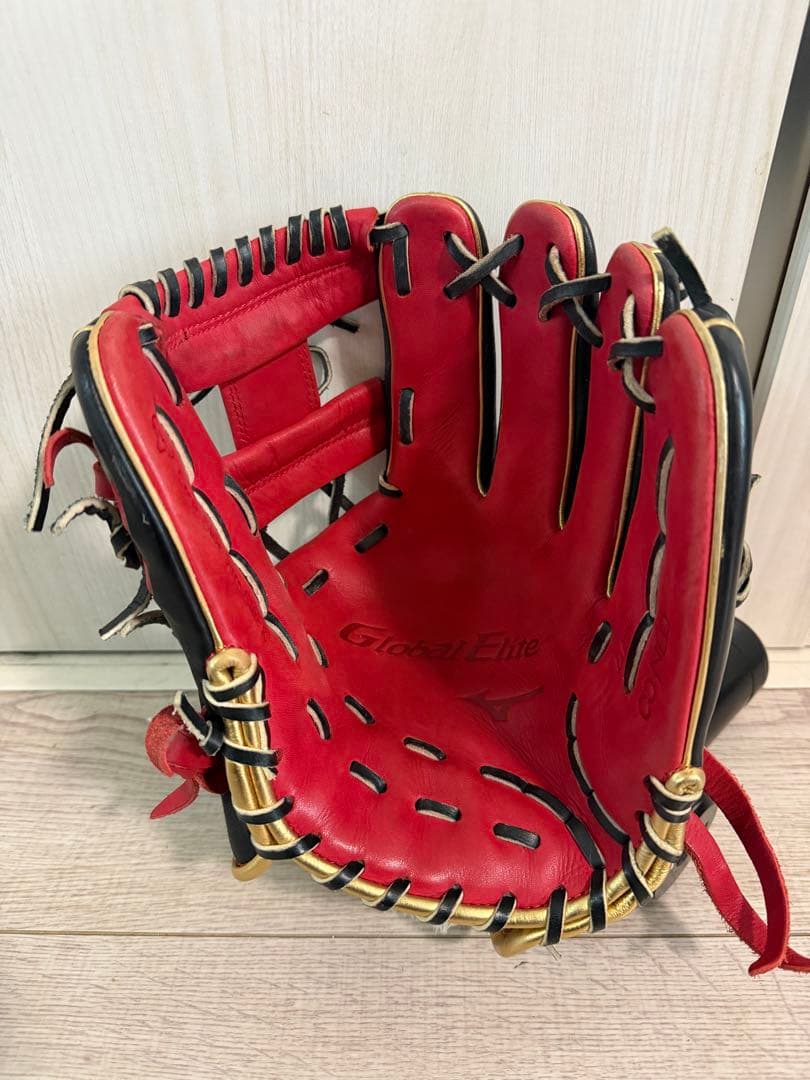 グローバルエリート 軟式用 黒赤　内野手