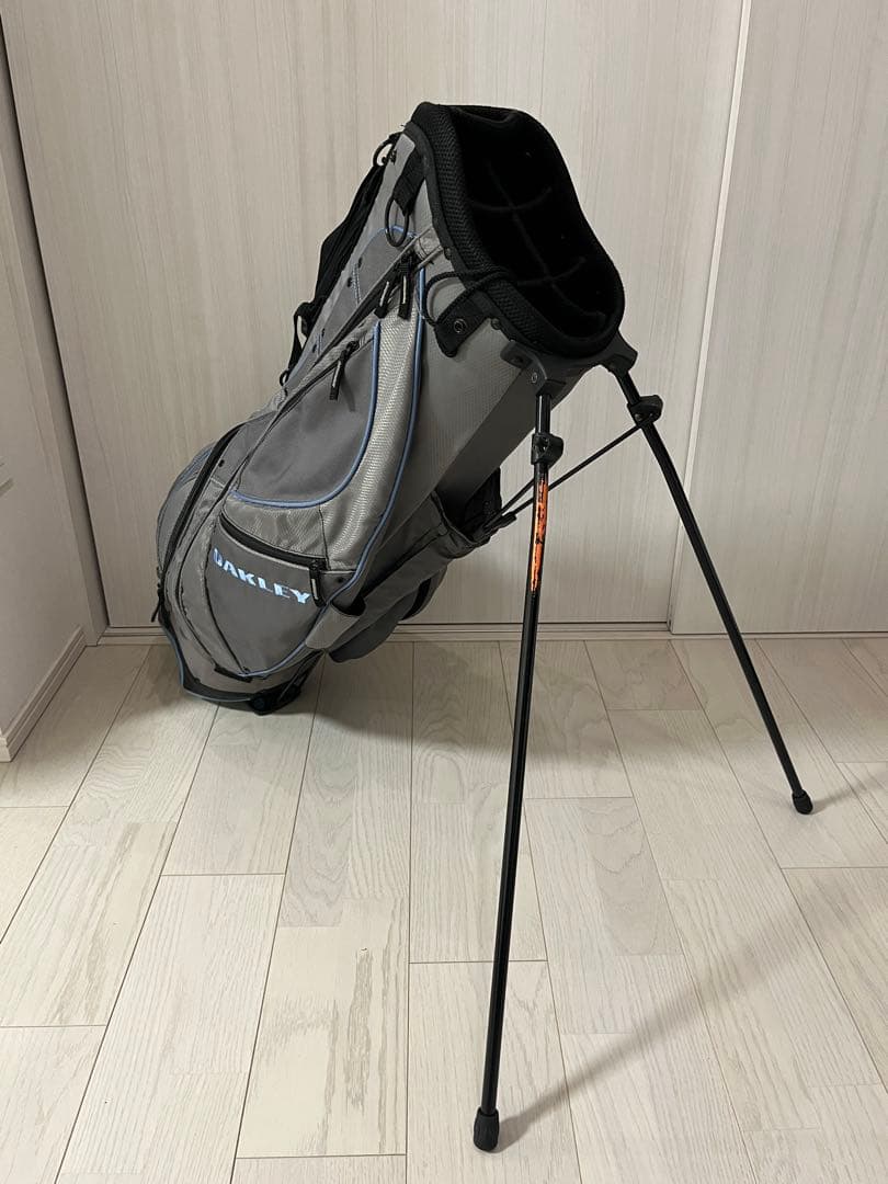 OAKLEY スタンド式ゴルフバッグ グレー