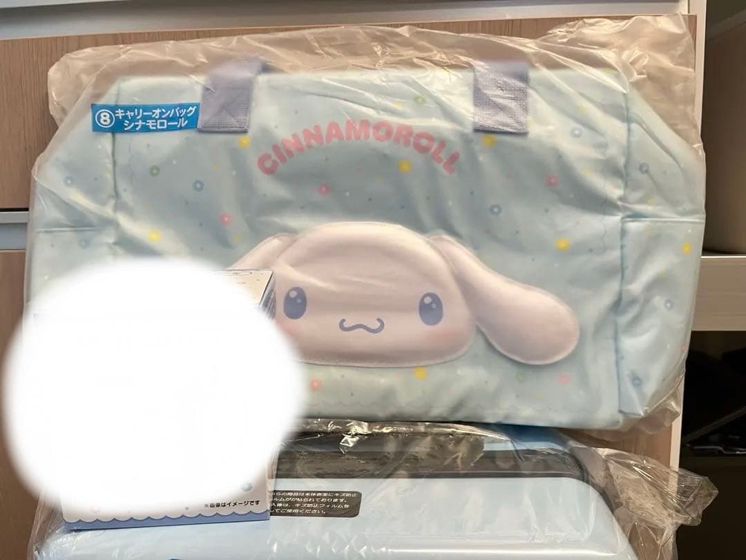 \購入した新品のダンボールで発送！/未開封　シナモロールキャリーケースオンバッグ