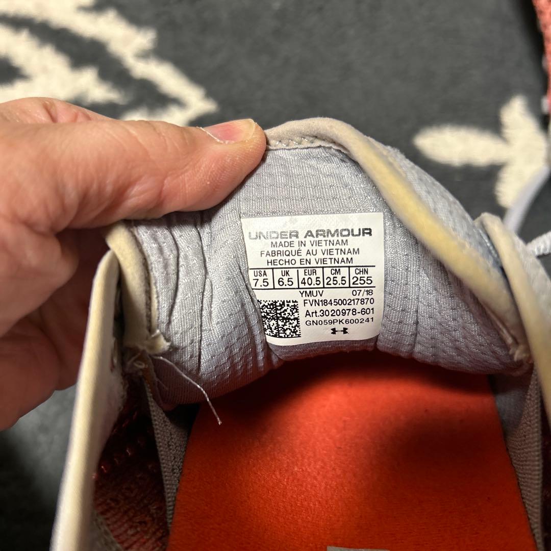 Under Armour ランニングシューズ美品25.5センチ