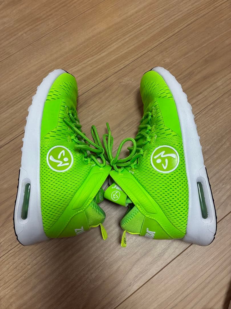 ZUMBA 蛍光グリーン US7 EUR38