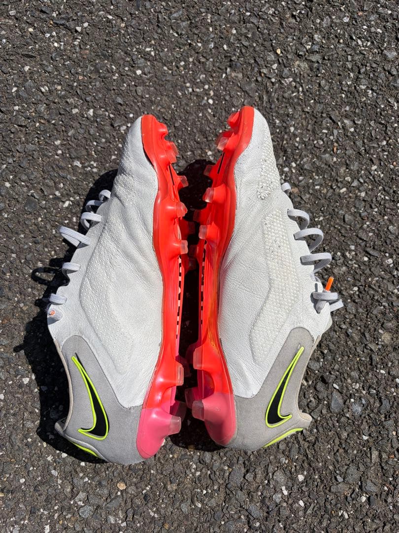 Nike サッカーシューズ ティエンポ