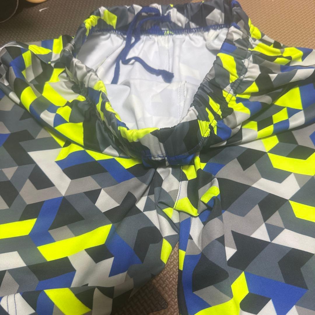 ヨネックス　ハーフパンツ　幾何学模様