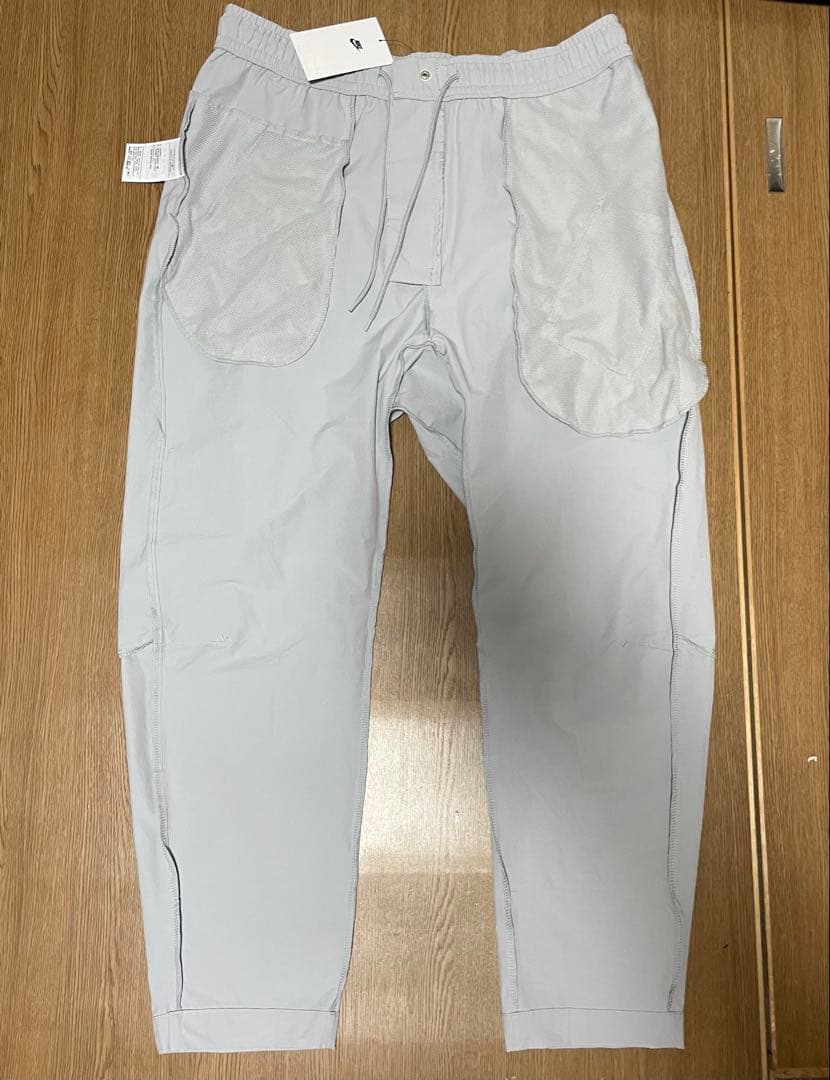 新品未使用　Mサイズ　Nike ライトグレー ジャージパンツ