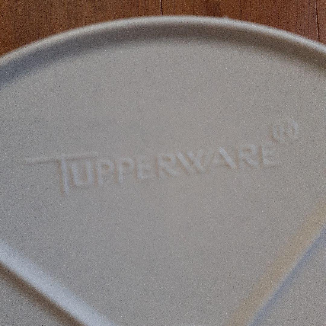 タッパーウェア　Tupperware 　グレー　円形　蓋付き　保存容器