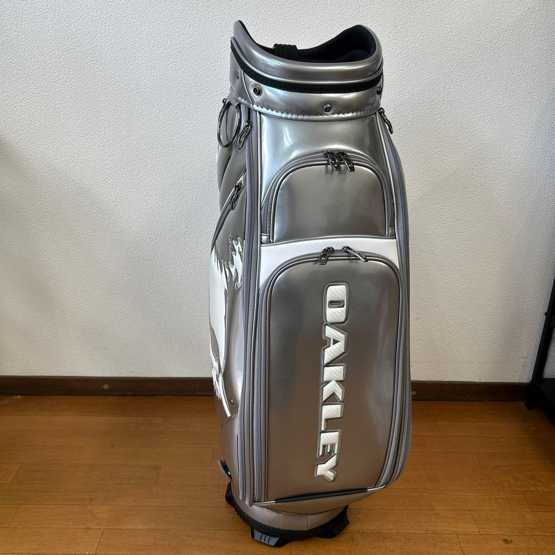 新品 OAKLEY キャディバッグ　シルバー