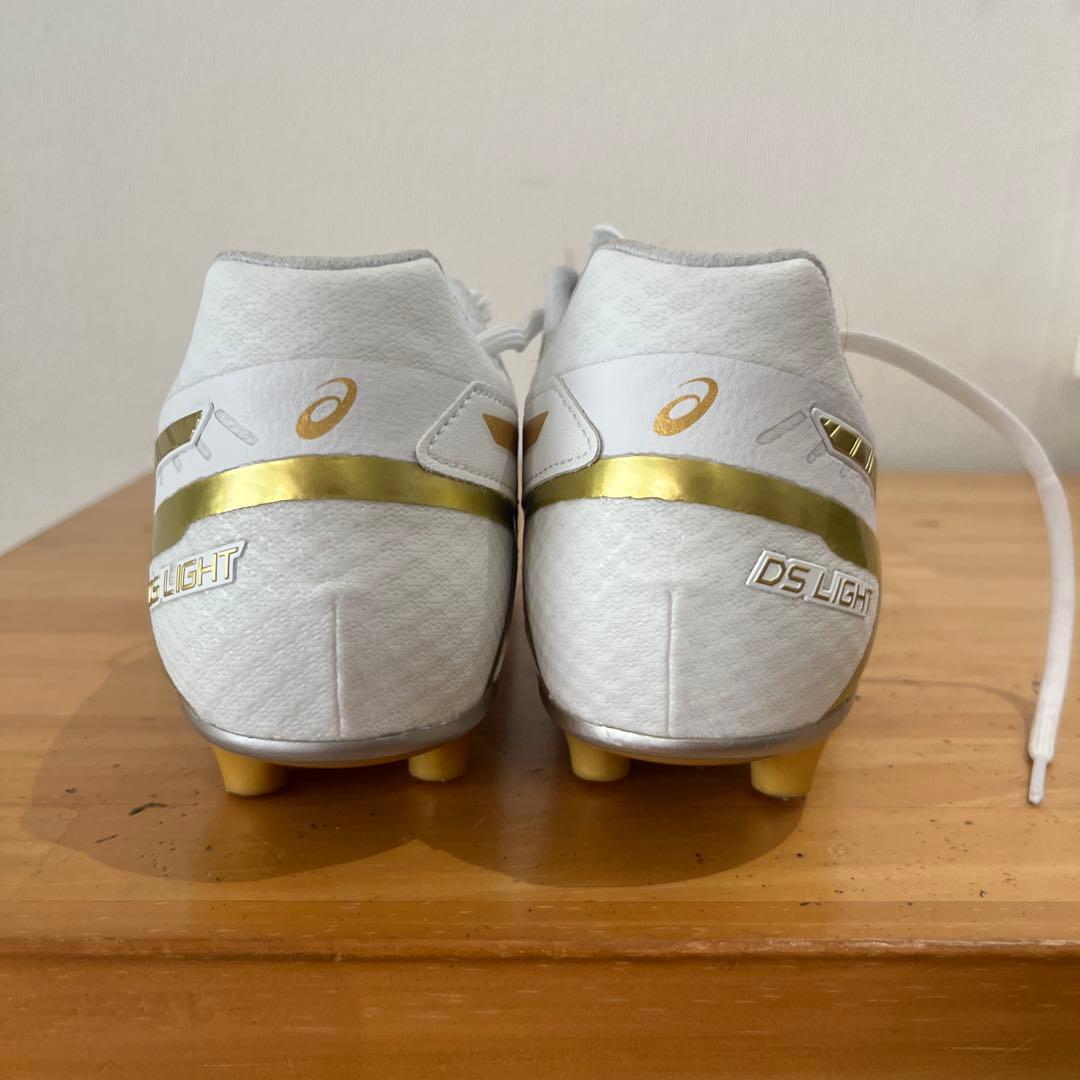 ASICS DS LIGHT サッカーシューズ ホワイト/ゴールド