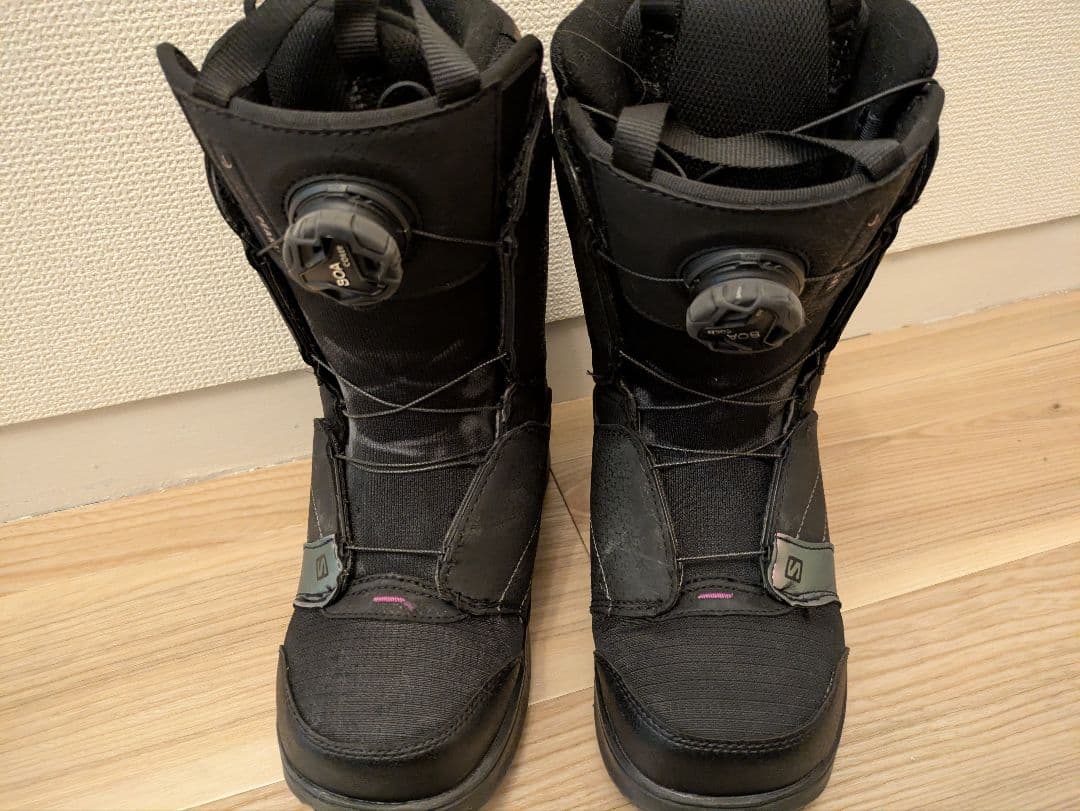 SALOMON ブラック スノーボードブーツ 女性用