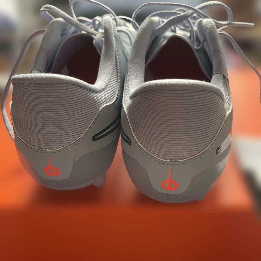 新品タグ付きNike レジェンド10アカデミーH G ￼￼サッカースパイク