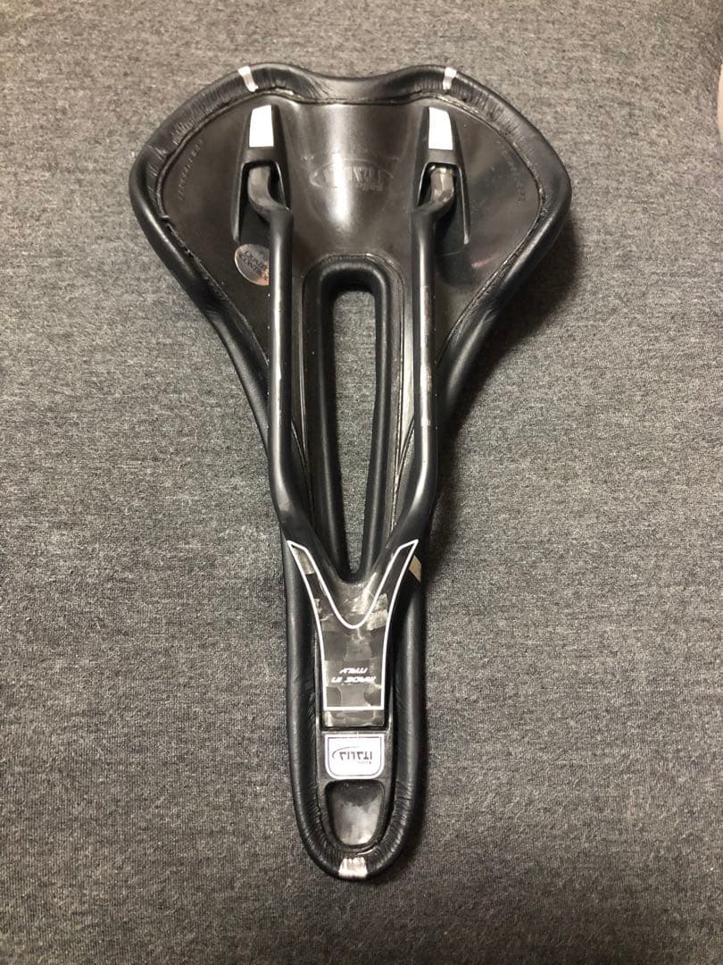 セライタリア SLR Kit Carbonio Flow サドル