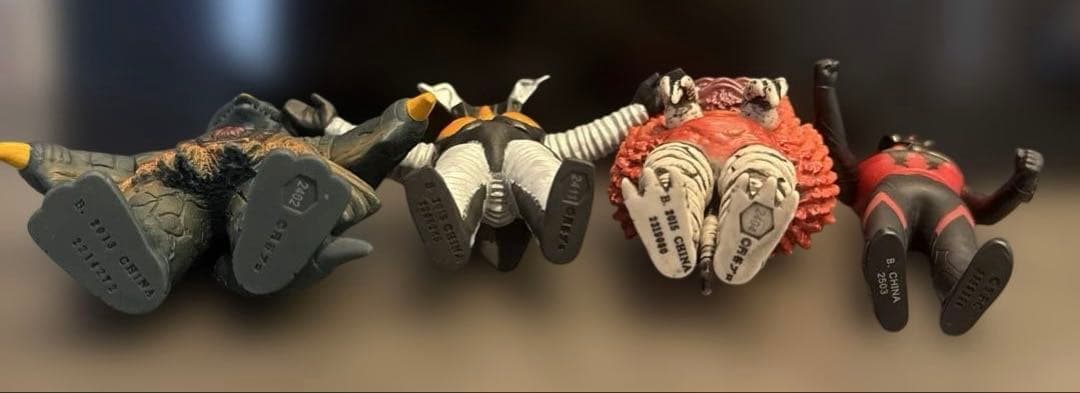 ウルトラマン　ソフビ　怪獣シリーズ 18体まとめ売り　オメガカード付き