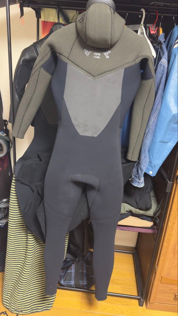 【BILLABONG】ビラボンのムラサキスポーツ限定セミドライフルスーツ