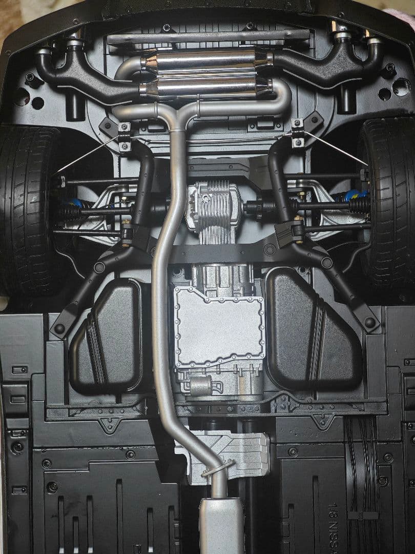 イーグルモス Nissan GT-R 35 1/8スケール シルバー完成品