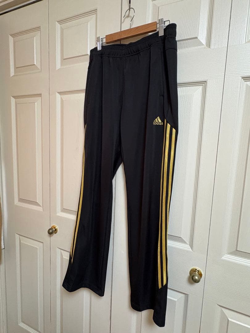 adidas アディダス　ジャージ　セットアップ 黒 金 3本線　L