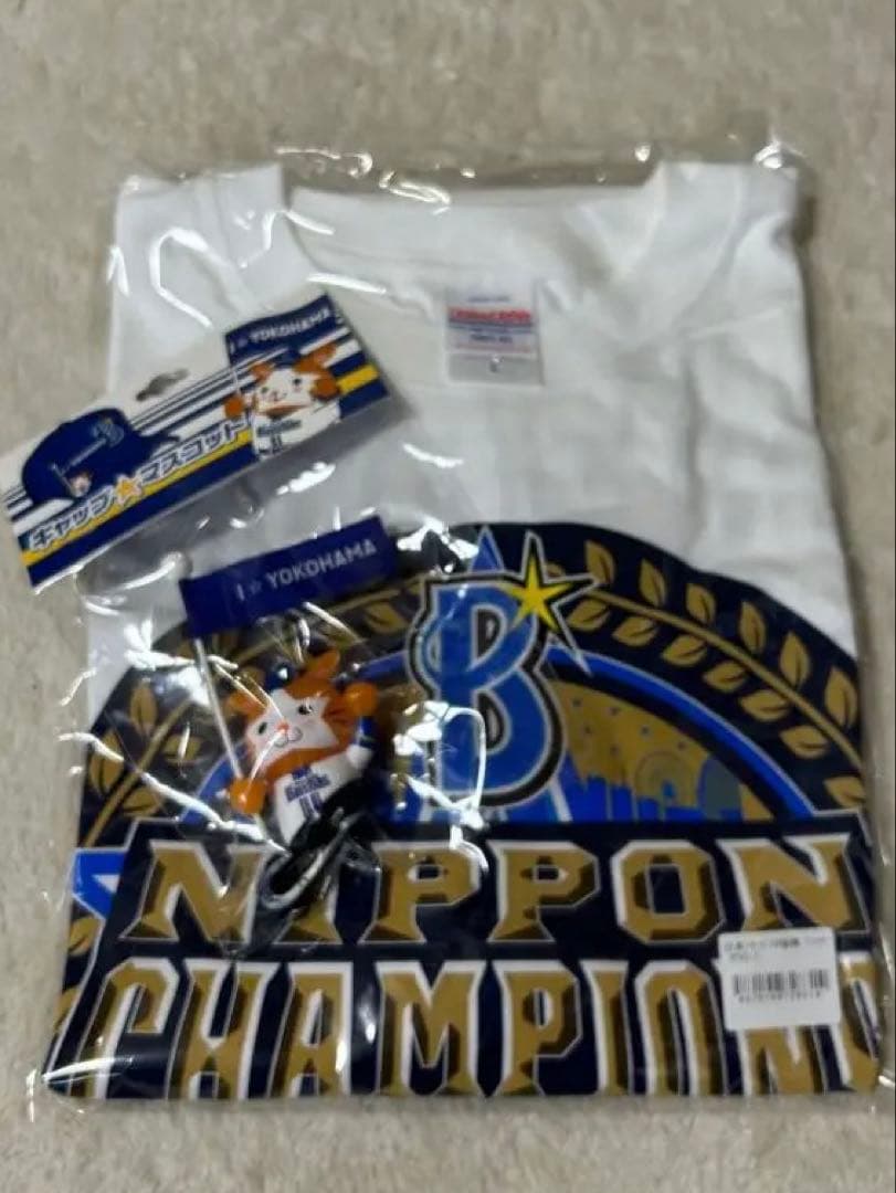 DeNAベイスターズ キャップマスコット＆2024チャンピオンTシャツのセット売