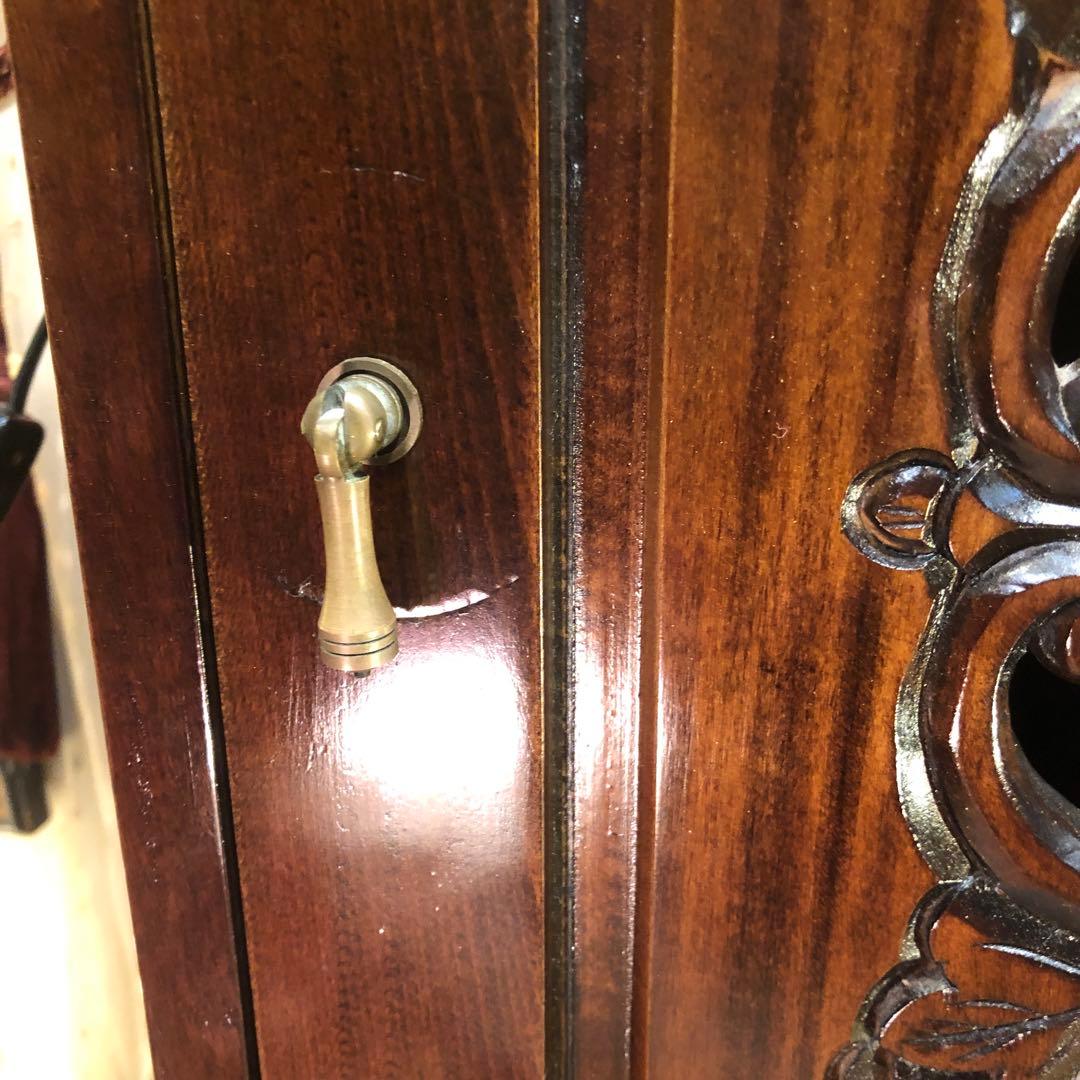 リゾート　アンティーク　ディスプレイ　カービング　アクセントキャビネット　猫脚