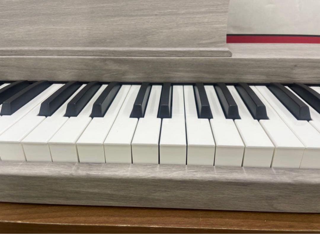 電子ピアノ88鍵盤　木目調ボディ　給電タイプ　ペダル付き