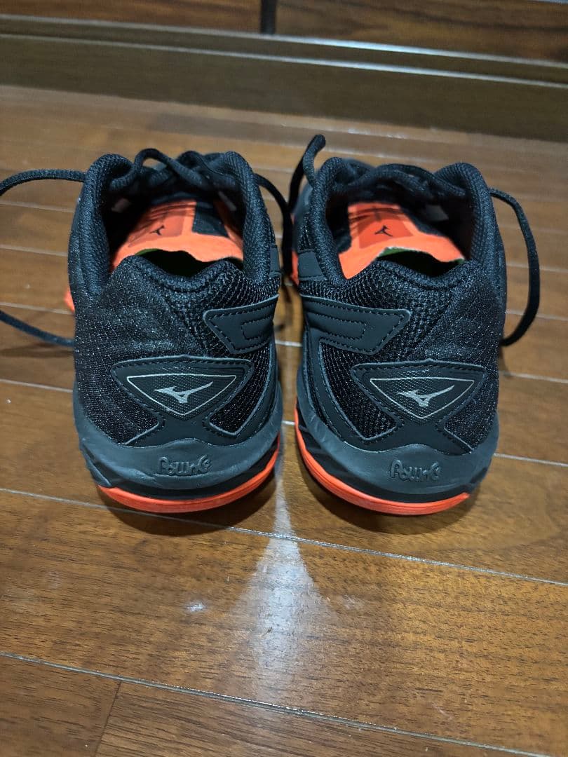 Mizuno バドミントンシューズ 4E ブラック/オレンジ