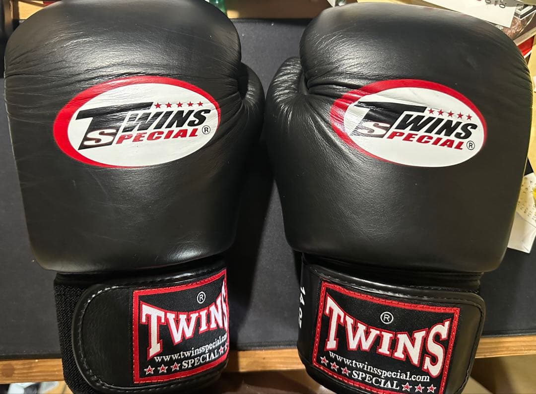 (美品)TWINS SPECIAL ボクシンググローブ ブラック　本革製14oz