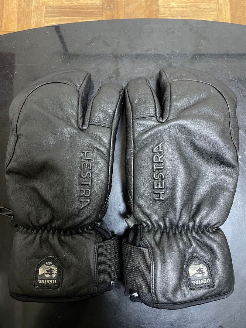 HESTRA TOPO スリーフィンガー グローブ ブラック レザーバーム付