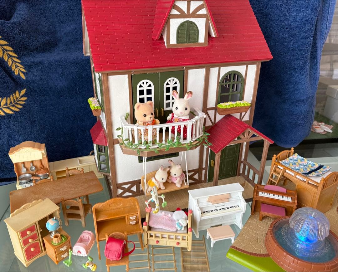 シルバニアファミリー　家　赤い屋根　人形　家具　おまとめ