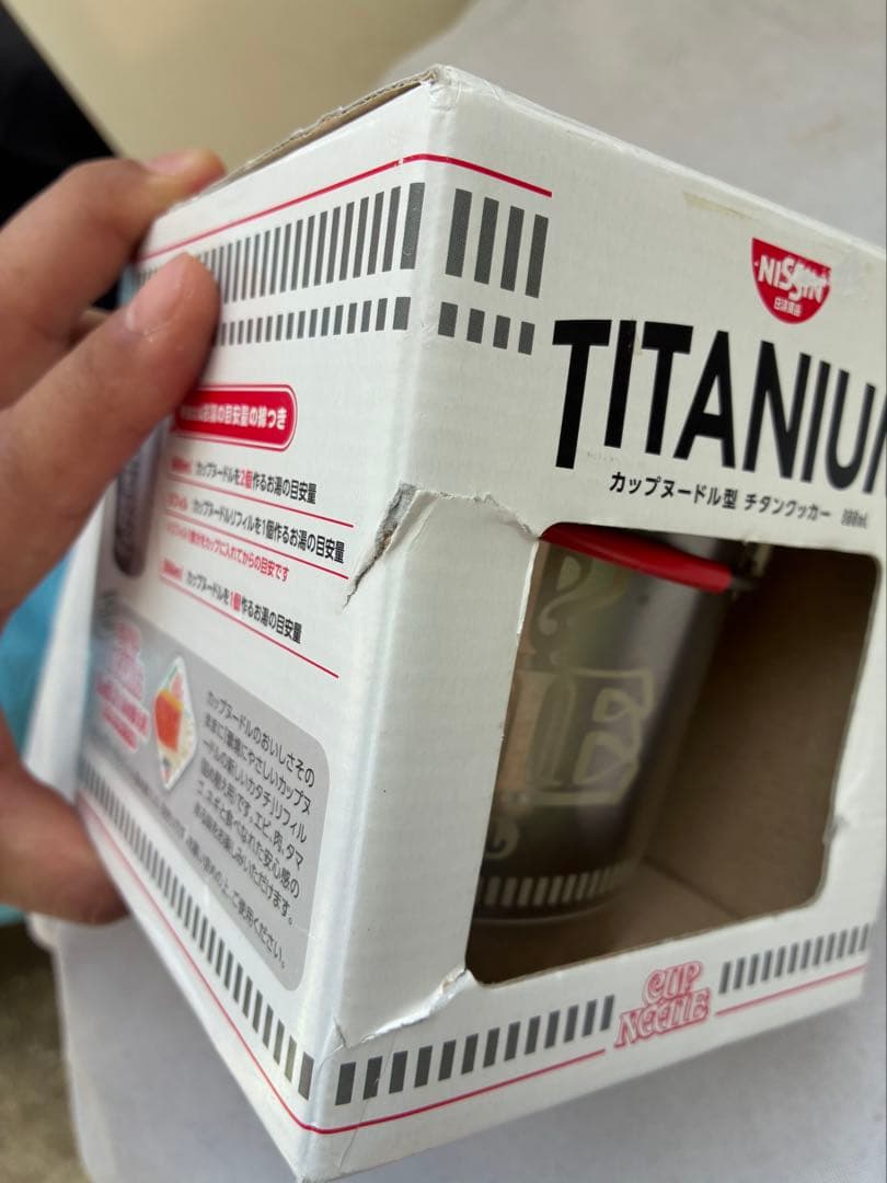 日清カップヌードル　チタンクッカーとオマケ付