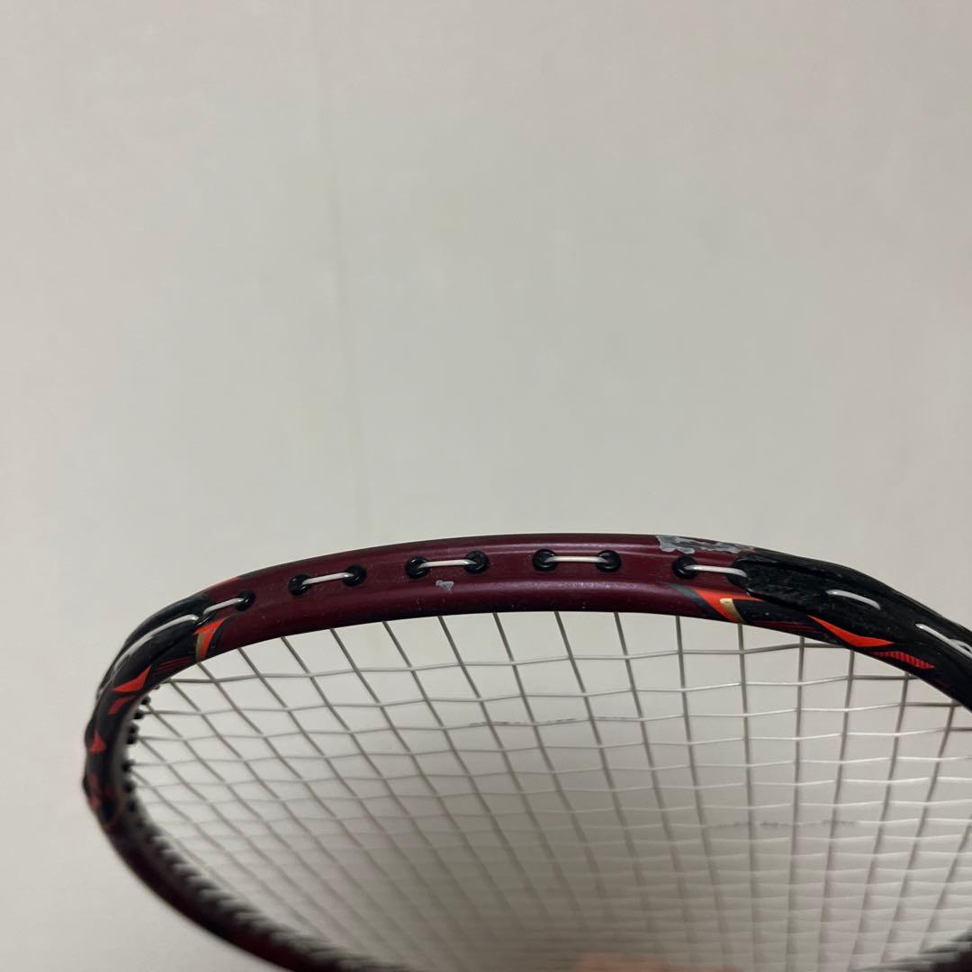 バドミントンラケット 赤紫色 オレンジグリップ