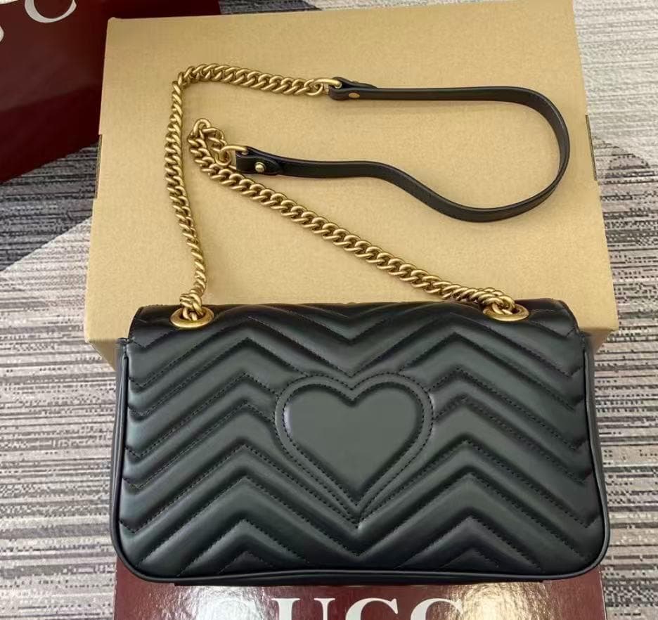 美品 G~U~⭐C~C~I ブラック ショルダーバッグ キルティング ~~~ww
