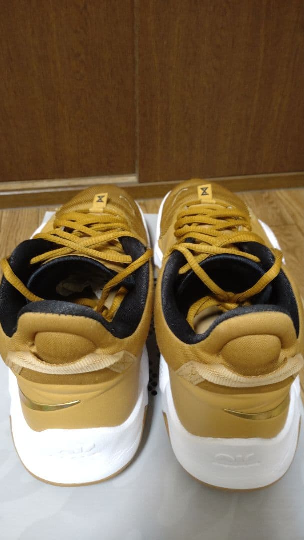nike　pg5　ゴールド