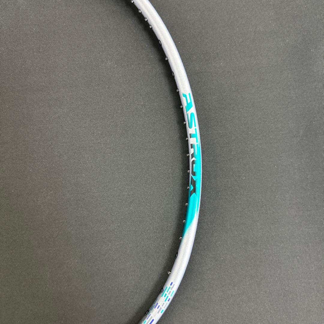 4ug6 アストロクス88Dプロ　新品未使用　ヨネックス　バドミントンラケット