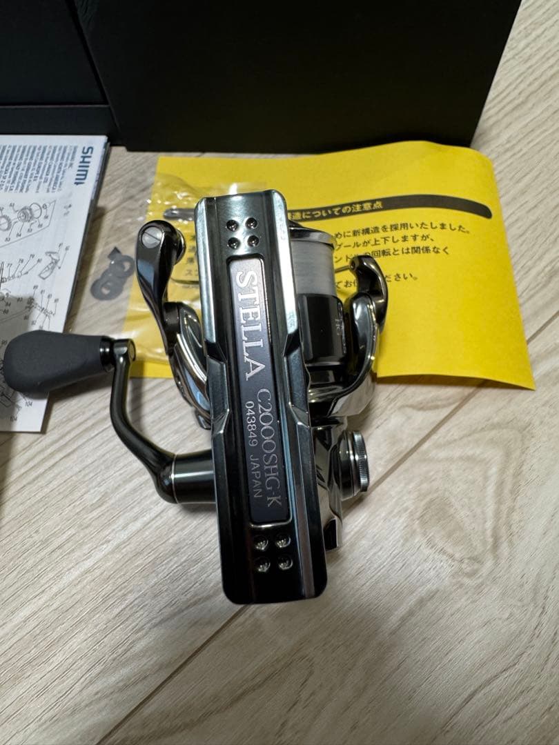 美品 シマノ 22 ステラ C2000S スピニングリール カスタムハンドル付