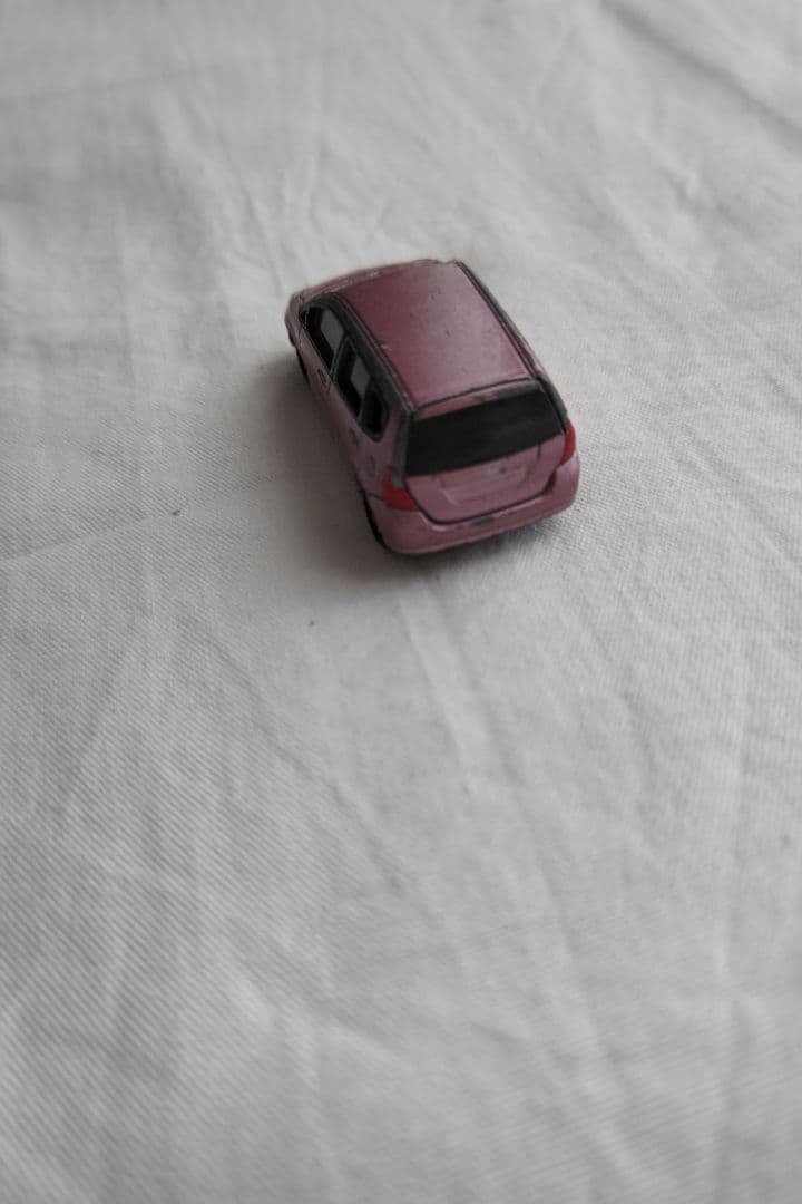 トミカ ピンク コンパクトカー ミニカー