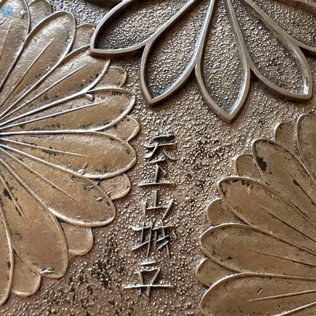 花彫刻の金属製アート作品