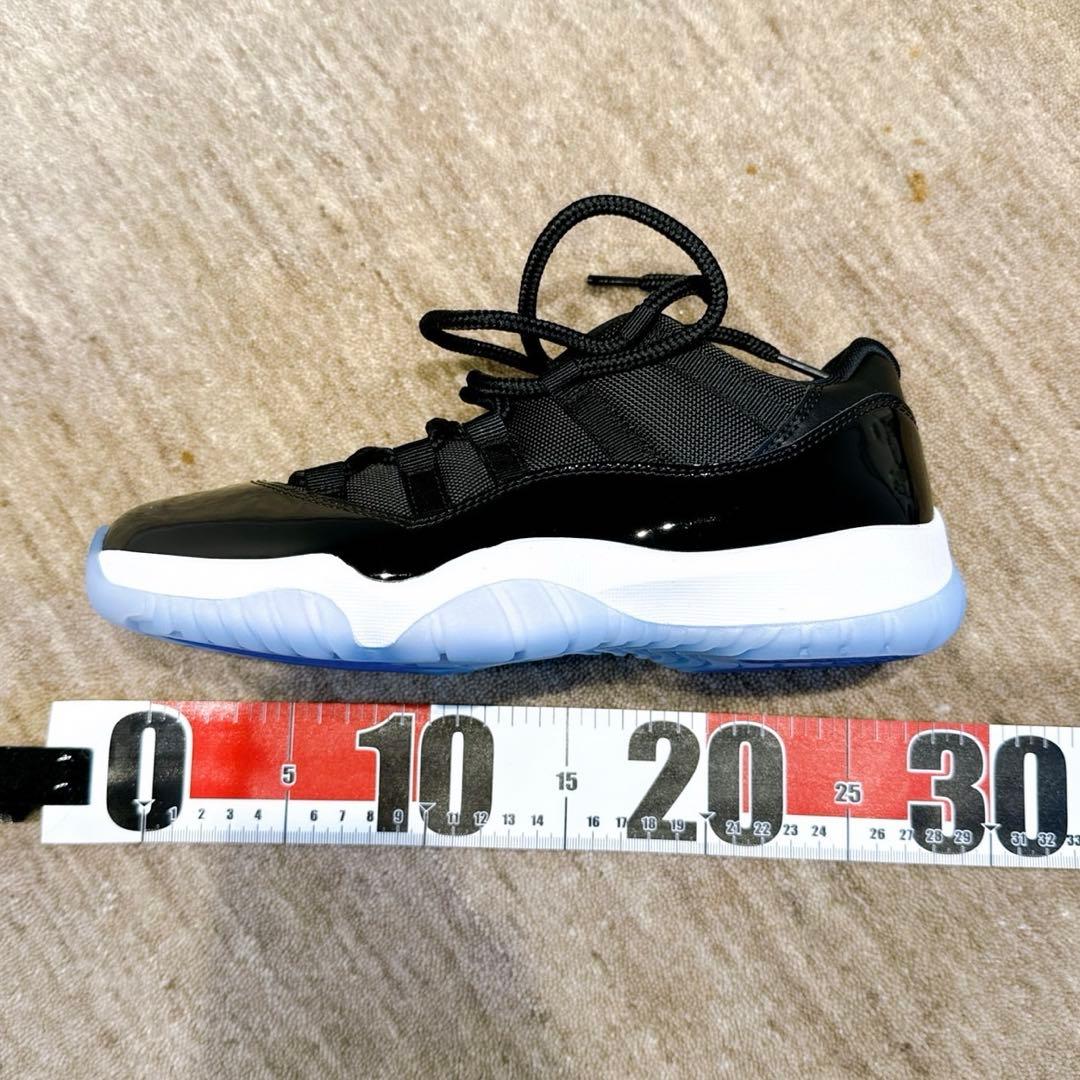 【NIKEエアジョーダン11 レトロロー】　ブラックアンドバーシティロイヤル