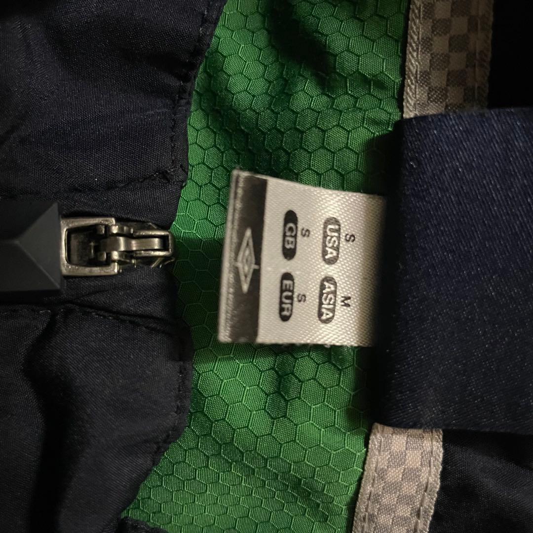 Umbroアイルランド代表ナイロンジャケット緑刺繍ロゴトラックジャケットサッカー