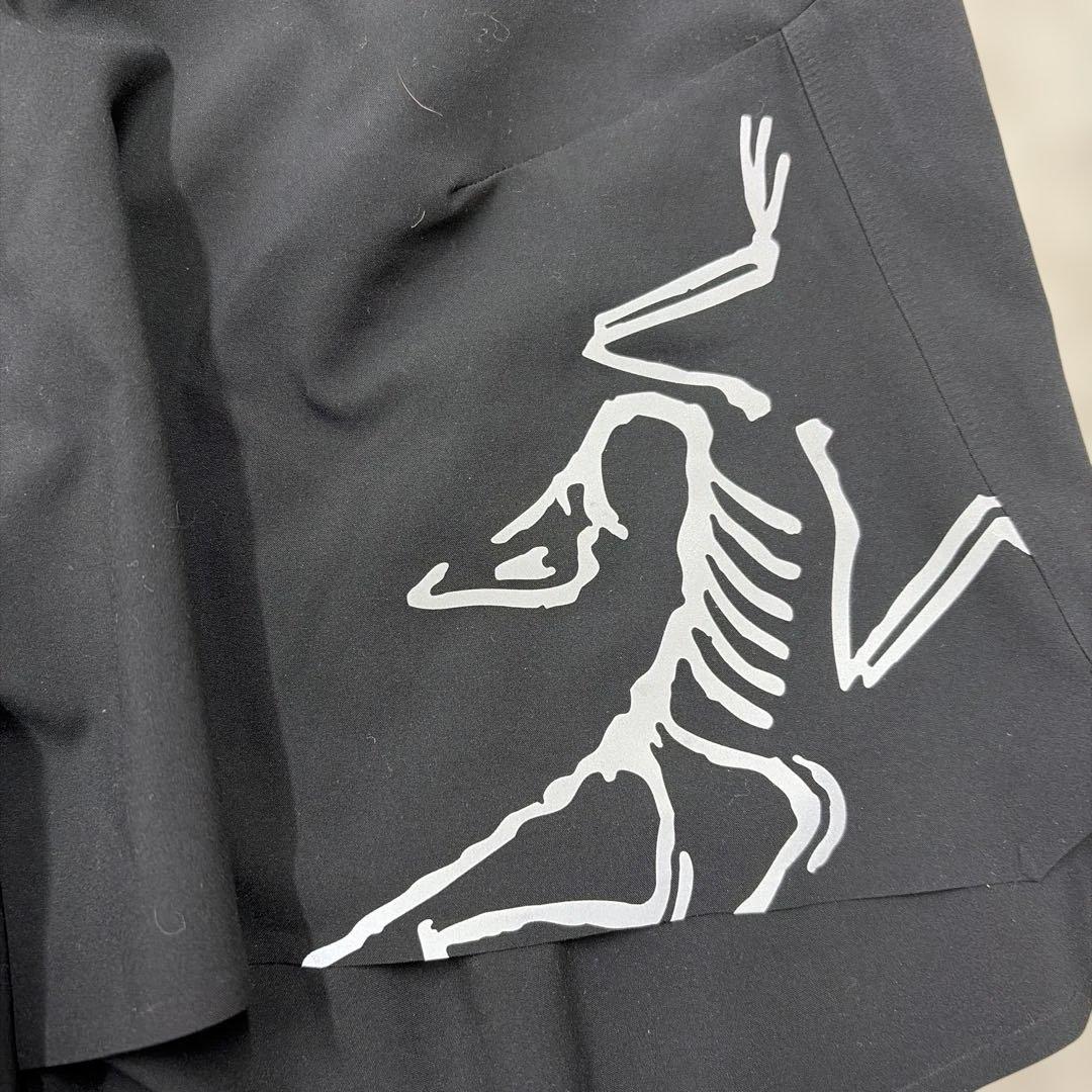 ARC'TERYX メンズ ショートパンツ スケルトンプリント